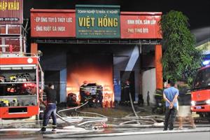 Cháy lớn tại xưởng phụ tùng ô tô ở Quảng Ninh, nhiều tài sản bị thiêu rụi