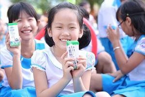 34.000 trẻ em Quảng Nam đón nhận niềm vui uống sữa từ Vinamilk 