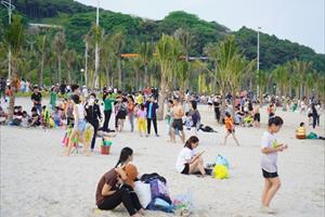 Hải Phòng, Quảng Ninh đón hàng trăm nghìn lượt khách du lịch dịp nghỉ lễ