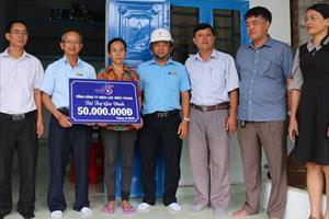 Công ty Điện lực Đắk Nông: Bàn giao nhà tình nghĩa cho 6 hộ khó khăn