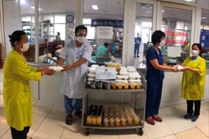Gần 400 suất cơm miễn phí đến với người bệnh tại Bệnh viện Đa khoa Nông nghiệp