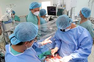 Bệnh viện Trung ương Huế xác lập hai kỷ lục mới về ghép tim