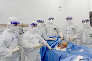 Triển khai phẫu thuật cho bệnh nhân Covid-19 nặng tại Trung tâm ICU