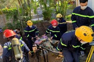 Giải cứu 4 công nhân Công ty CP Môi trường đô thị Hạ Long gặp nạn