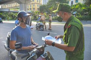 Công an Hà Nội thông báo quy trình cấp giấy đi đường, thẻ mua hàng trong vùng 1 