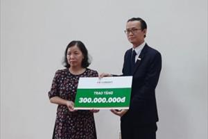 TT - Huế: Trao tặng 300 triệu đồng đến gia đình liệt sĩ Phạm Văn Hướng