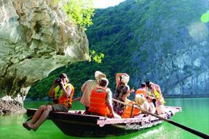 Quảng Ninh thống nhất kế hoạch đón khách du lịch từ vùng cấp độ 2