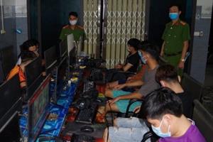 Hà Nam, 11 thanh niên tụ tập chơi game 