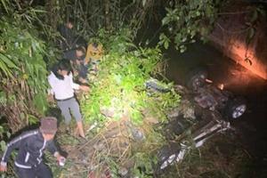 Quảng Ninh: Xe ô tô lao xuống mương, khiến 2 người tử vong và nhiều người bị thương