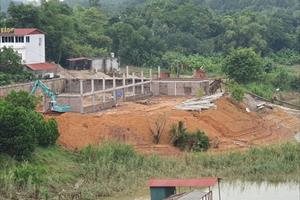 Tuyên Quang: Đổ đất lấn sông Lô, xây dựng công trình kiên cố