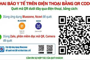 Quảng Nam khai báo y tế thông qua việc quét mã QR code tại các tổ bầu cử