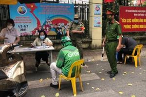 Ngày thứ 4 giãn cách tại Hà Nội: Một số công trình được thi công, nhiều trường hợp bị xử phạt 