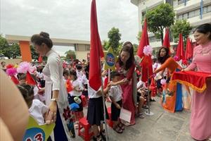 Những hình ảnh khó quên về Lễ khai giảng năm học 2022 - 2023 tại quận Long Biên