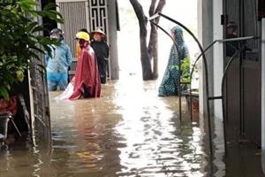 Mưa lớn kéo dài, Quốc lộ 1A và nhiều nhà dân ở Hà Tĩnh bị ngập sâu