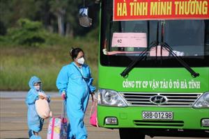 205 phụ nữ mang thai và trẻ em từ các tỉnh, thành phía Nam về đến Hà Tĩnh an toàn