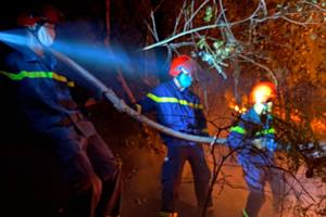 Gần 1.000 người và phương tiện chữa cháy rừng tại thị xã Hương Thủy