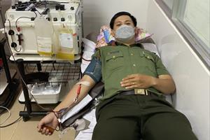 Cán bộ, chiến sĩ Công an thị xã Đức Phổ kịp thời hiến máu cứu người