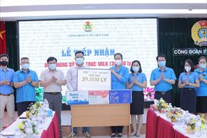 Tập đoàn TH tặng 39.000 ly sữa tươi tới cán bộ y tế nơi tâm dịch Covid-19