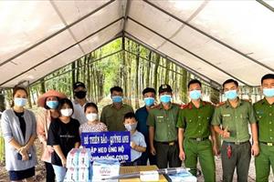 Ba thiếu nhi ở Bình Phước đập heo đất lấy tiền mua quà tặng tuyến đầu chống dịch