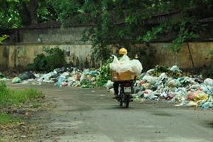 Cần một giải pháp đồng bộ cho rác thải nông thôn Hà Nội