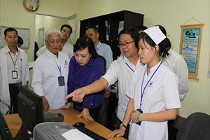Bộ trưởng Bộ Y tế Nguyễn Thị Kim Tiến thăm và làm việc tại Sở Y tế TP.Hồ Chí Minh