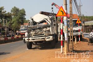 Bình Phước: Hai xe tải tông nhau, gây cản trở giao thông trong nhiều giờ đồng hồ