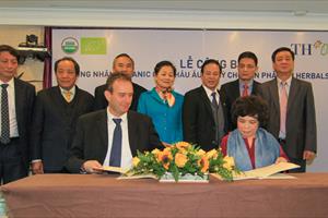 Tập đoàn TH ký kết thực hiện sản phẩm sữa tươi organic theo tiêu chuẩn Châu Âu và Mỹ đầu tiên tại Việt Nam