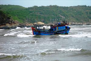 Bình Định: Cứu nạn thành công 2 chiếc tàu bị mắc cạn tại cửa biển Tam Quan