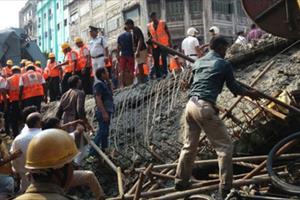 Vụ sập cầu ở Ấn Độ: Bắt giữ 5 quan chức công ty xây dựng IVRCL