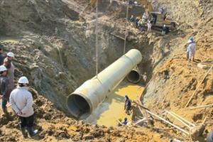 Ống nước Sông Đà: Nên dùng ống HDPE hay ống gang?