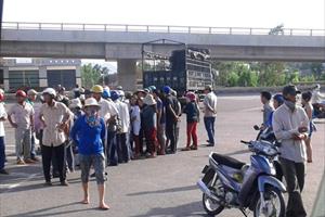 Bình Định: Xe tải va chạm xe gắn máy, một phụ nữ tử vong