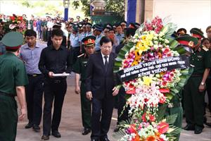 Đồng đội, người thân và nhân dân tiễn đưa Đại tá Trần Quang Khải