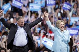 Bầu cử Mỹ: Bà Clinton bất ngờ chọn ông Time Kaine làm “phó tướng”