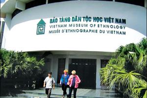 Bảo tàng Dân tộc học Việt Nam nhận danh hiệu “Điểm tham quan hàng đầu Việt Nam năm 2016”