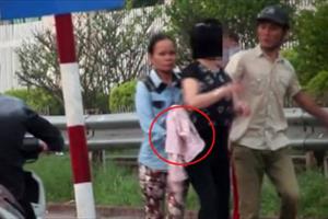 Truy tìm băng nhóm dàn cảnh móc túi trước cổng Bệnh viện Bạch Mai