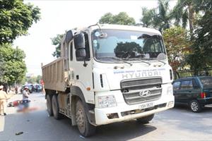Hà Nam: Xe tải đâm xe máy, ba người thương vong