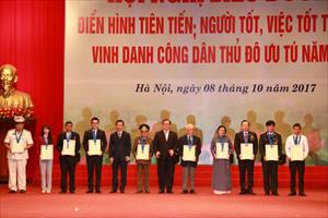 Hà Nội trong tuần: Vinh danh 10 công dân ưu tú, dịch tay chân miệng bùng phát mạnh, còn 327 ổ dịch SXH