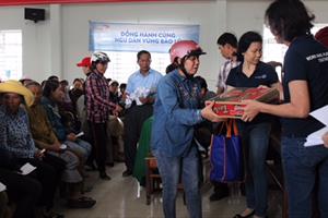 Masan Consumer tặng 200 triệu đồng cho ngư dân tỉnh Khánh Hoà bị ảnh hưởng bởi bão số 12