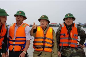 Phó Thủ tướng Trịnh Đình Dũng đôn đốc ứng phó bão số 16