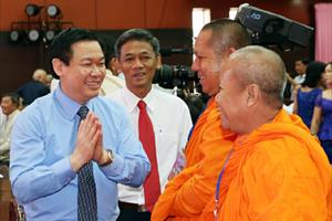 Phó Thủ tướng Vương Đình Huệ chúc Tết cổ truyền Chol Chnam Thmay
