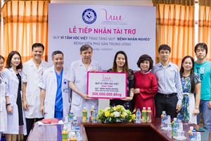 Quỹ Vì Tầm Vóc Việt trao tặng 300 triệu đồng cho Quỹ vì bệnh nhân nghèo Bệnh viện Phụ sản Trung ương