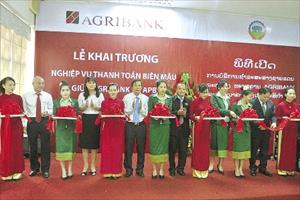 Agribank là ngân hàng đầu tiên cung cấp dịch vụ thanh toán biên mậu Việt - Lào qua Internet Banking