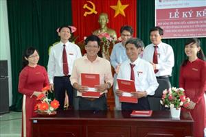 Agribank Đông Hòa (Phú Yên) ký kết Hợp đồng tín dụng với khách hàng vay vốn theo Nghị định 67