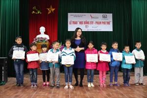 Masan Nutri-Science trao tặng 120 học bổng cho học sinh nghèo hiếu học Hậu Giang và Hà Nam