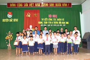 Trung ương Đoàn và Tân Hiệp Phát trao học bổng cho học sinh nghèo tại Bình Thuận