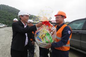 Phú Yên: Thứ trưởng Bộ GTVT kiểm tra, chúc Tết tại công trình hầm đường bộ Đèo Cả