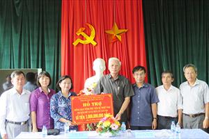 Thành ủy TP. Hồ Chí Minh trao hơn 3 tỷ đồng cho người dân Phú Yên