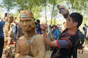 Đắk Lắk: Hơn 70 nghệ nhân tham gia Hội thi tạc tượng gỗ dân gian