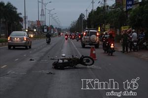 Đắk Lắk: Va chạm với ô tô khiến 1 người chết, 1 người bị thương nặng