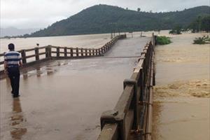 Đắk Lắk: Đi cứu hộ bị lật ca nô, 7 chiến sĩ công an rơi xuống sông